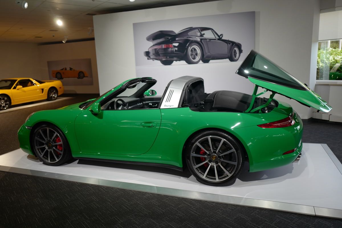 Porsche 911 Targa 991 model in green